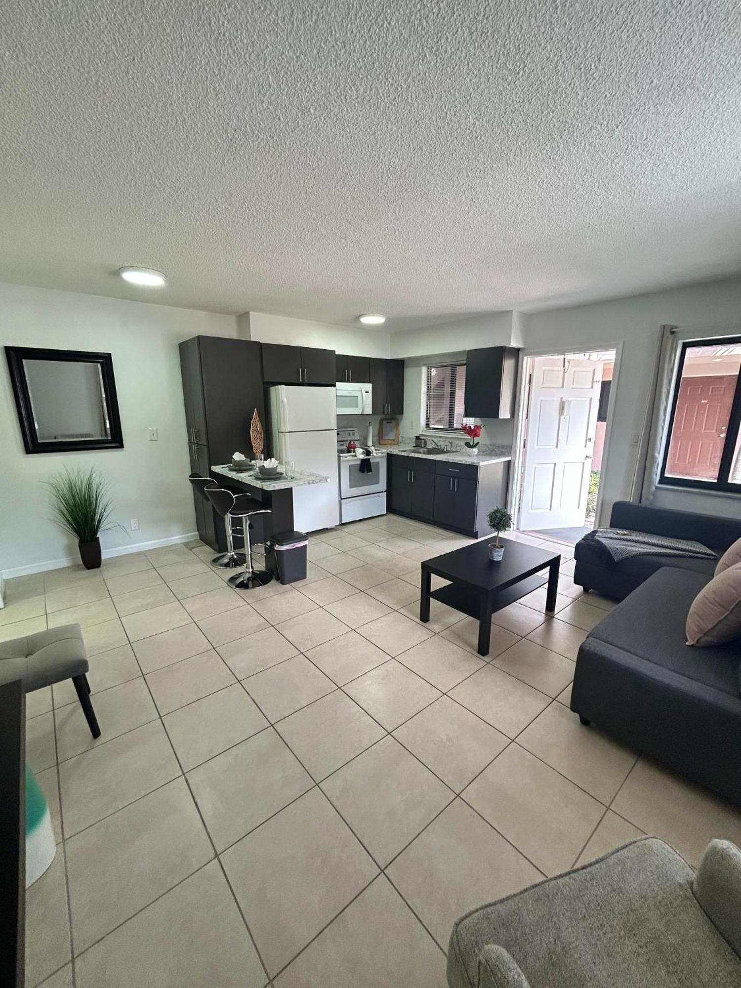 Apartment In Hollywood Close To Shops & Beach 110 Exteriér fotografie